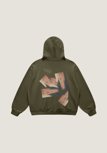 Produktfoto mit Link: Flatlay-Aufnahme eines dunkelgrünen Kapuzenpullovers. Auf dem Pullover ist ein Foto Kapstadt bei Nacht zu sehen – allerdings dupliziert und in vielen unterschiedlichen Winkeln angeordnet. Produkt namens 